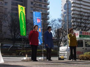 今年夏の参院選の全国比例区で立候補を予定する、前参議院議員大河原まさこさんを、東京・生活者ネットは推せん。国政に市民の議席を取り戻そうと、連日、各地で遊説活動に取り組んでいる。アピールする大河原まさこさん。生活者ネット都議の西崎光子（左）と前練馬区議の菊地靖枝。1月28日、練馬区で