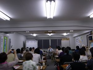 派遣向上フォーラム代表の渡辺照子さんを講師に開催した、「女性の働き方」連続講座Ⅱ「派遣労働の現場から見た派遣法　改悪の構造と今後の闘い―女性派遣労働者当事者の視点から―」。5月8日