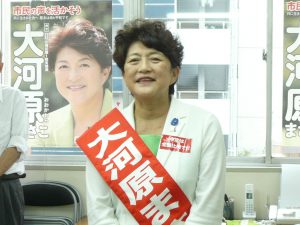 東京・飯田橋の選挙事務所での出発式で決意を述べる大河原まさこさん。6月22日