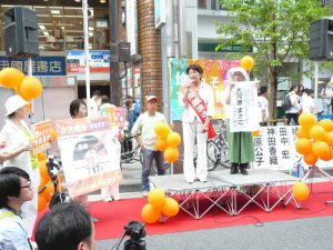 日曜日、新宿の歩行者天国で開催された合同個人演説会。「増やそう！女性議員　0703新宿大集合」。7月3日