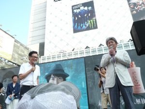 歌手の森進一さんが友人として応援のことばを述べた。7月18日