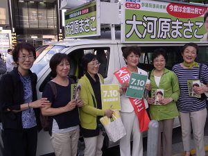 江東区での遊説で、江東ネット区議のずし和美や、江東勝手連のメンバーとともに。7月2日